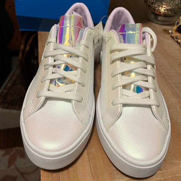 Womens Adidas iridescent superstar shoes - Picture 2 of 9